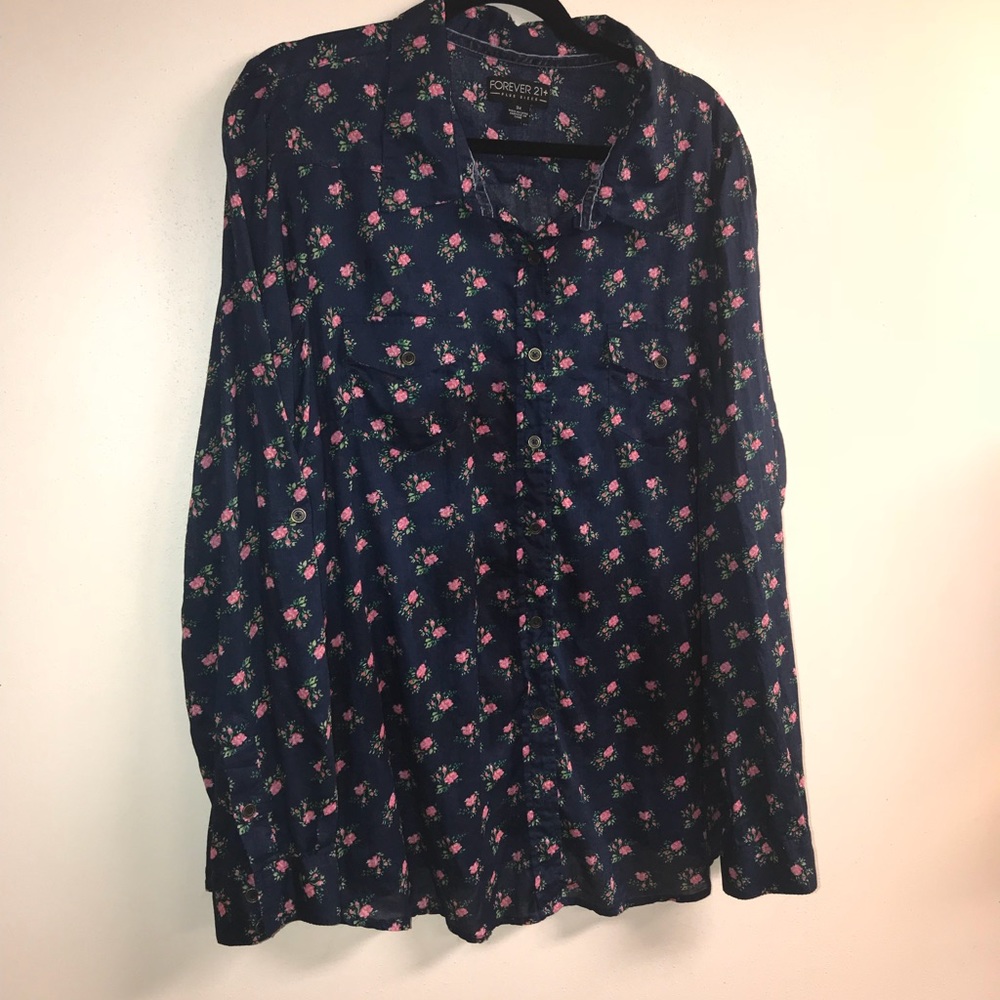 FOREVER 21 PLUS SIZE NAVY FLORAL BUTTON UP!